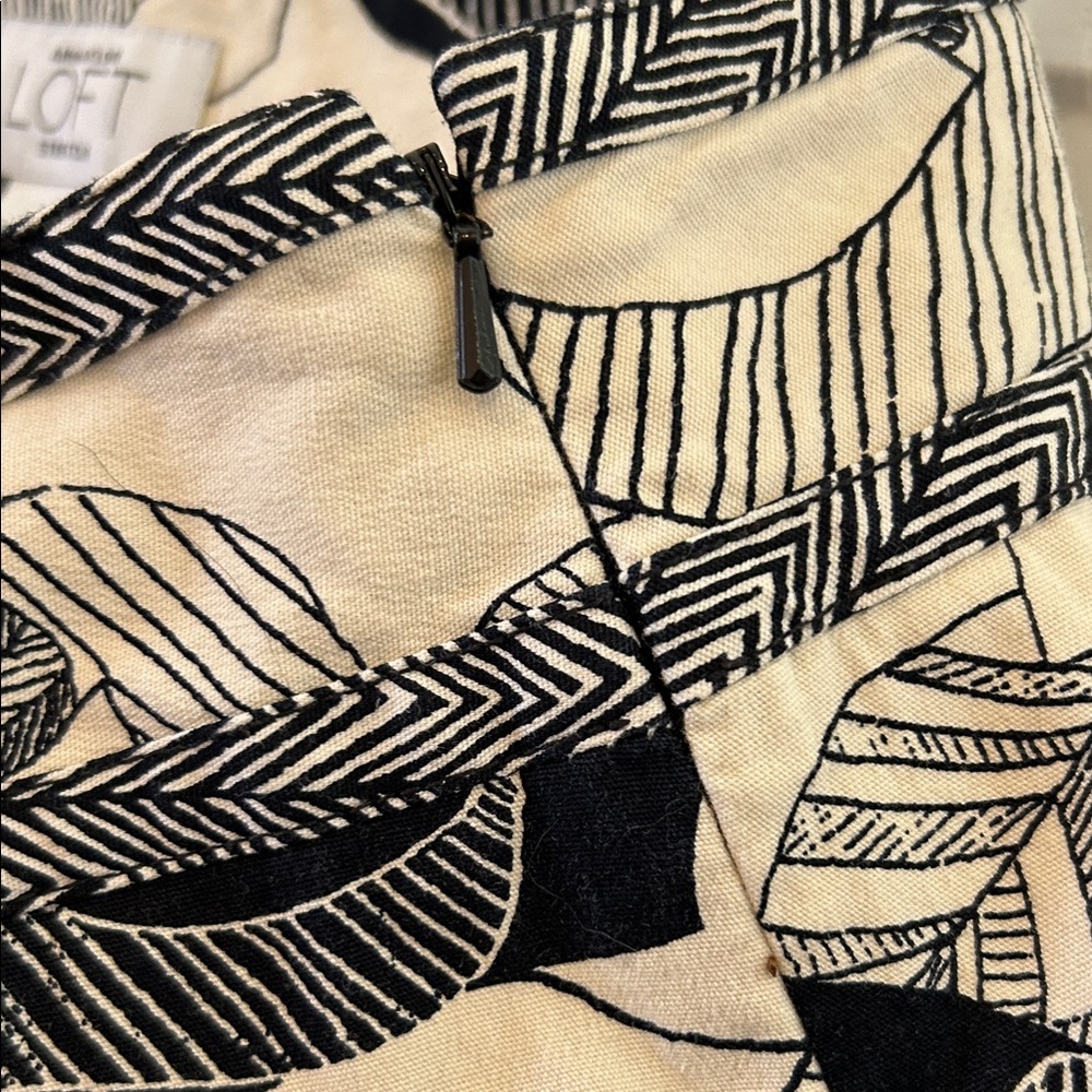 LOFT Black and Cream Floral A-Line Stretch Cotton Skirt Sz 14 - Picture 5 of 5